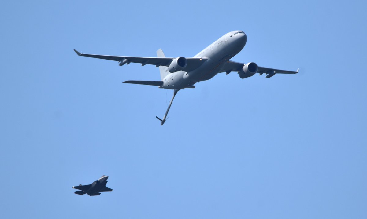 Some shots of the flying parade #nationalefeestdag #July21 #Belgium taken neat #Gijzenzele just for the line up to #Brussels #A400M #Falcon7x #F16 #MRRT #F35 #aviationphotography #avgeeks #avgeek #planespotting #Défilé21juli ©eigenfoto