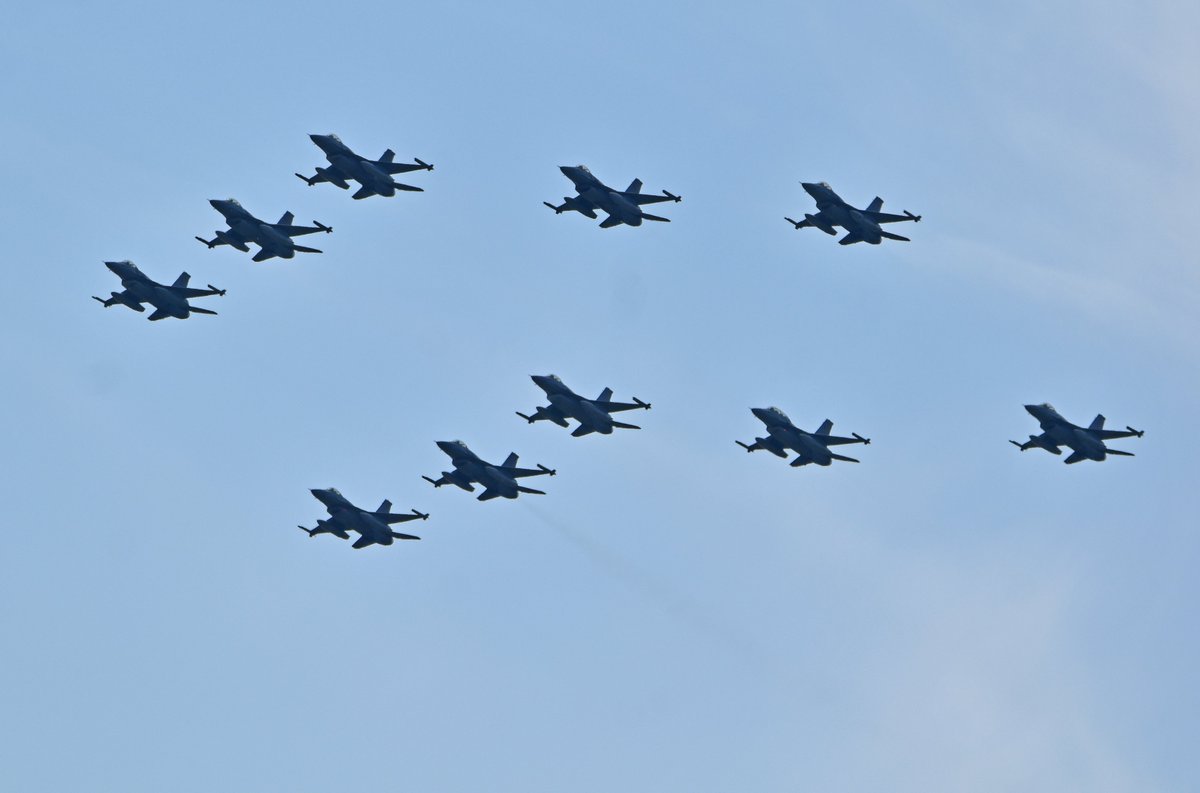 JorgenLammens's tweet photo. Some shots of the flying parade #nationalefeestdag #July21 #Belgium taken neat #Gijzenzele just for the line up to #Brussels #A400M #Falcon7x #F16 #MRRT #F35 #aviationphotography #avgeeks #avgeek #planespotting #Défilé21juli ©eigenfoto https://t.co/tYXzBj6iAK
