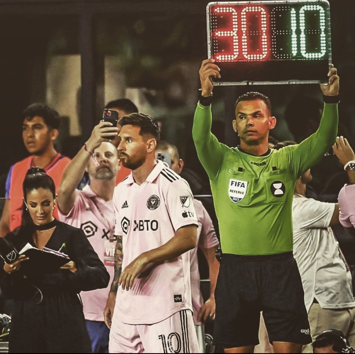superdoret's tweet photo. Chau mufa ⁦@PSG_espanol⁩. Llega el 10 https://t.co/GjcTKYJ65o