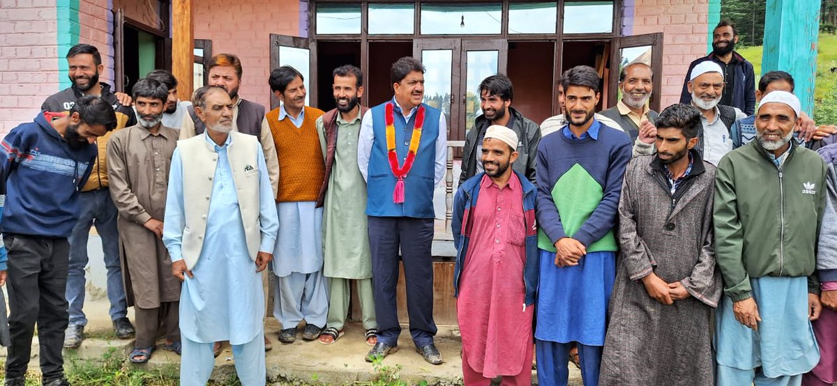 jkaphand's tweet photo. JKAPNI party district Vice president Abdul Rashid Bhat on Saturday toured Naagsari, Dugripora villages of Rajwar stressed upon the workers to gear up for the Pachayat elections. @Apnipartyonline @VpAR_bhat https://t.co/1GjxNAnSPC