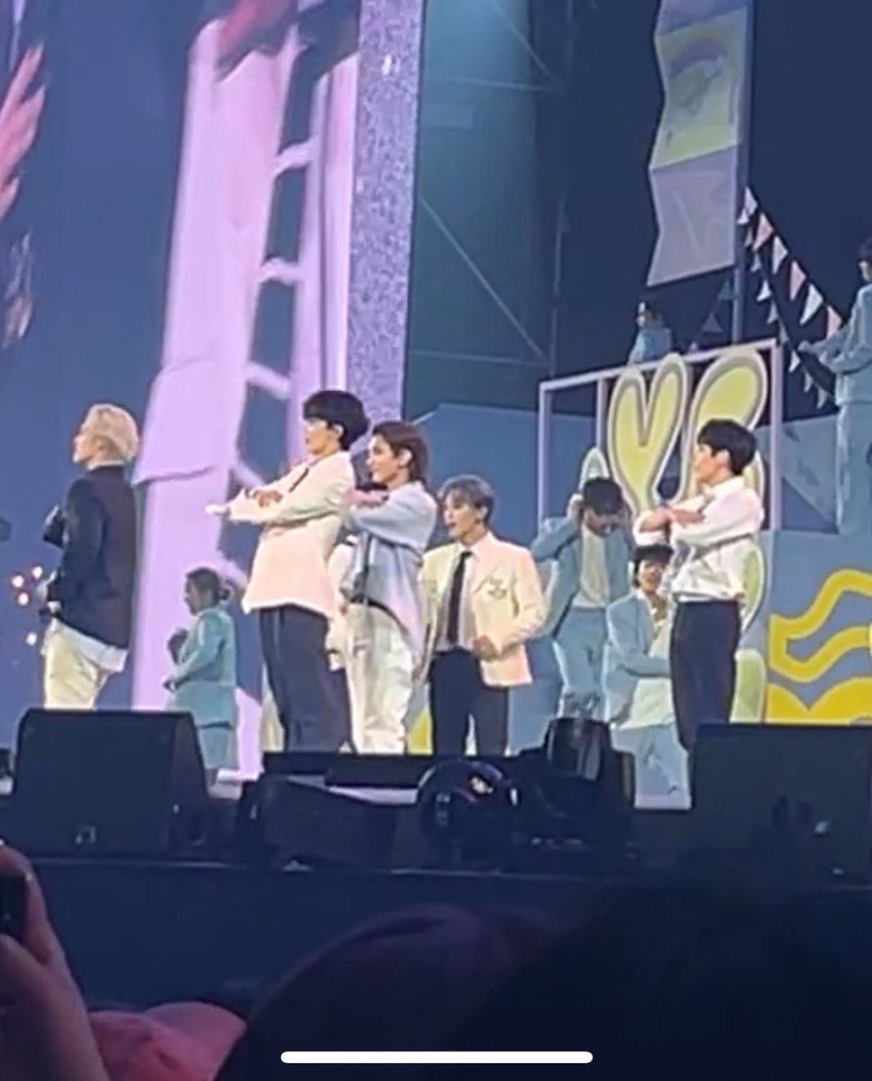 윤정안 얼딩포즈 이슈를 전해드립니다