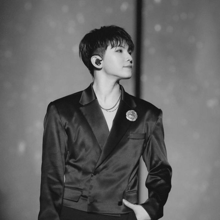 _ada_writes's tweet image. Second Life • woozi x oc au

   - wherein Kinley (oc) is an avid fan of boy group ALPhAS who fell into a coma miraculously woke up after 5 years. Will she be able to fangirl again?

—

"Who are they?"