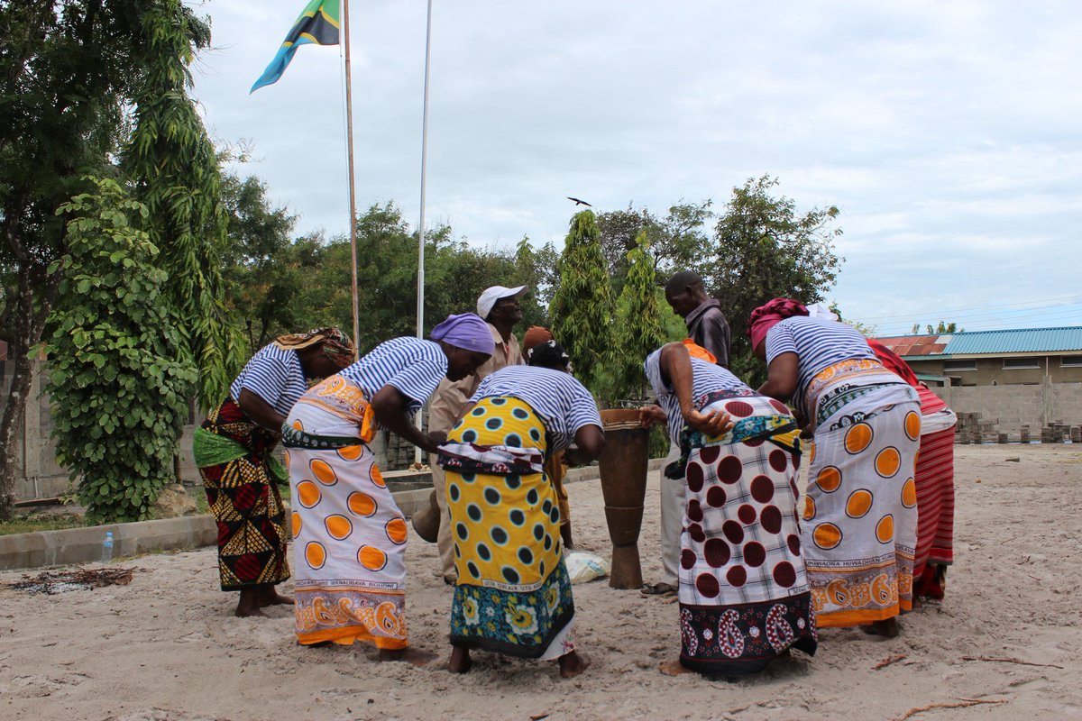 mafiadc21's tweet photo. ...hasa kwa kina mama na watoto.

 Mradi huo utasaidia kuimarisha #maadili wilayani Mafia na nchini #Tanzania🇹🇿 kwa ujumla.
[3/3]

#TokomezaUkatili
#TACCIxMafiadc https://t.co/1XWVtcJnku