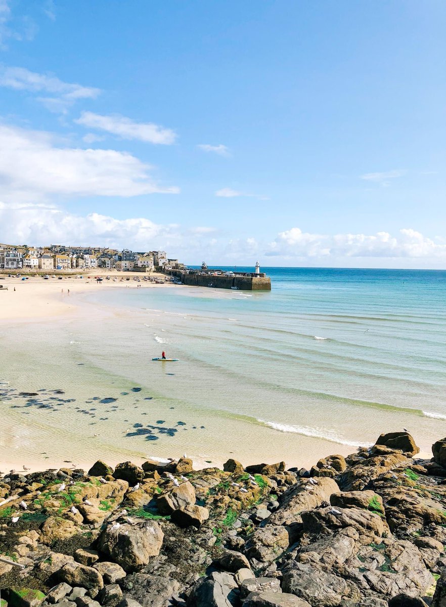 Captured earlier this week, this breathtaking shot of St Ives harbour looks absolutely idyllic! 💙 #Cornwall #stives #visitstives #SummerHolidays #holidaycottages #selfcatering #cornwallholidays