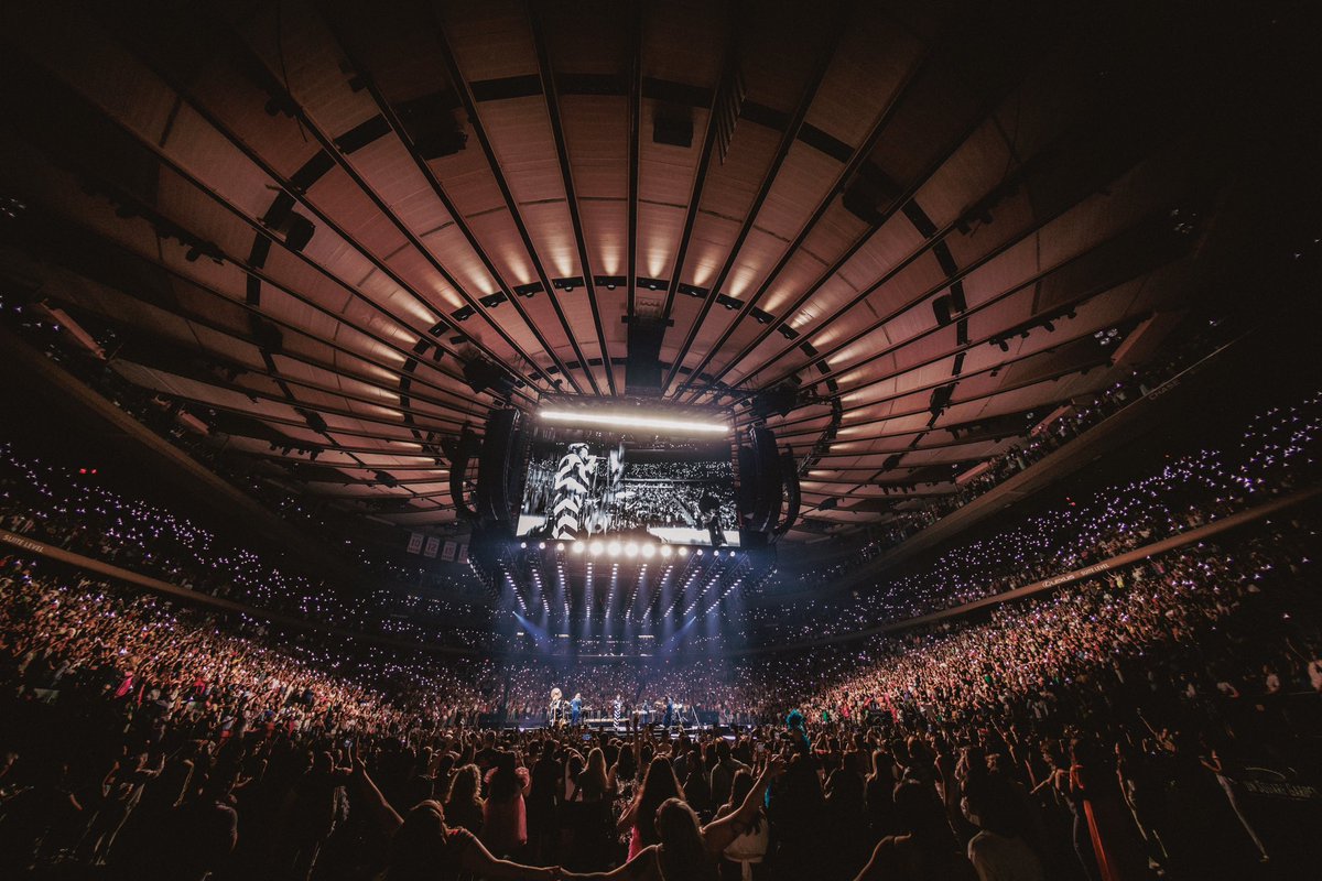 TheGarden's tweet photo. Congrats Harry on an unforgettable tour ❤️ MSG will always be a home for you 🏡 #MSGisHarrysHouse

📷: Rich Fury / MSGE https://t.co/SkAYvSXtPW