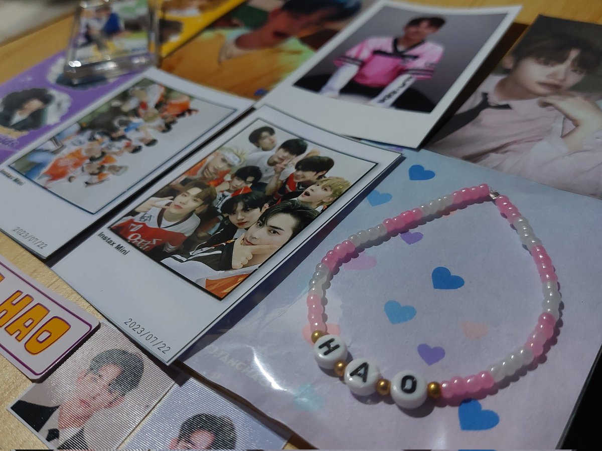 wenxuanhao's tweet photo. +
Thank you ze_roses for the extra freebies @em_layzhang @luvjjanghao 💕 (and sa nagbigay po ng ot9 polaroids na nanalo ng sung hanbin set album HAHAHAHA 😭 Thank you po)
#ProjectY2K #ZB1 #ZEROBASEONE #제로베이스원 https://t.co/y9nQTyO1bg