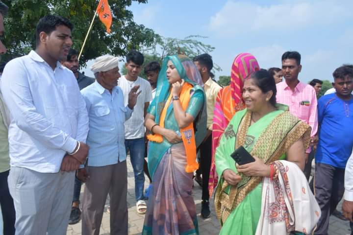neelamgurjarbjp's tweet photo. भाजपा प्रदेश मंत्री का नव दायित्व मिलने के बाद प्रथम बार अपने निर्वाचन क्षेत्र में आगमन पर ग्राम शिवरामपुरा में दिए स्वागत सम्मान के लिए सभी ग्रामवासियों का हार्दिक आभार.
@BJP4Rajasthan @cpjoshiBJP  @ArunSinghbjp @chshekharbjp @Rajendra4BJP  @VasundharaBJP @DrKirodilalBJP https://t.co/Fhjf0tKeo6