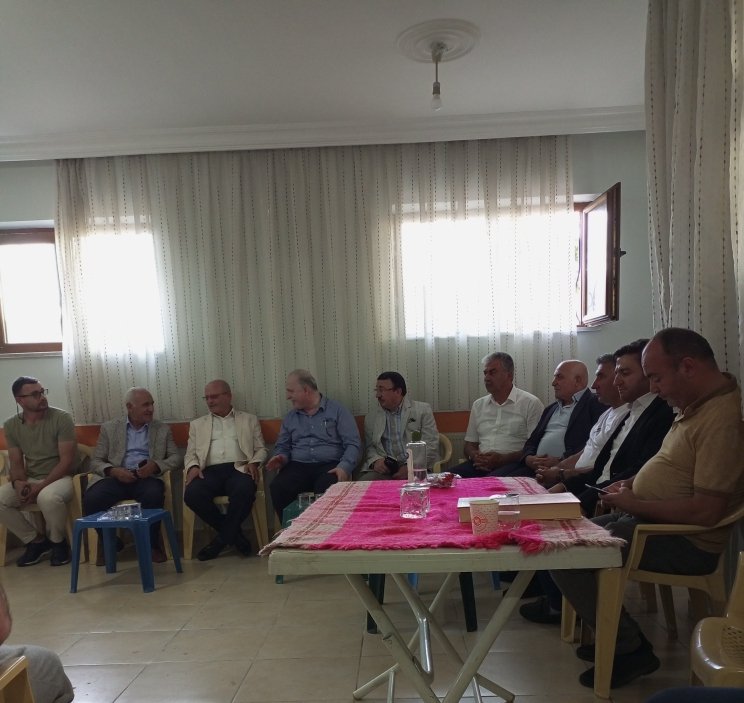 KadimAsiretler's tweet photo. Genel Başkanımız ve Üst Kurul Üyelerimiz, önceki dönem Ak Parti İpekyolu İlçe Kadın Kolları Başkanı sayın Nalan CACiM'ın vefat eden annesinin taziyesinde bulundular. Merhumiyeye Allah'tan rahmet kederli ailesine başsağlığı dileriz. Mekânı cennet olsun
@RasimASLAN65 https://t.co/x8QfYqimSN