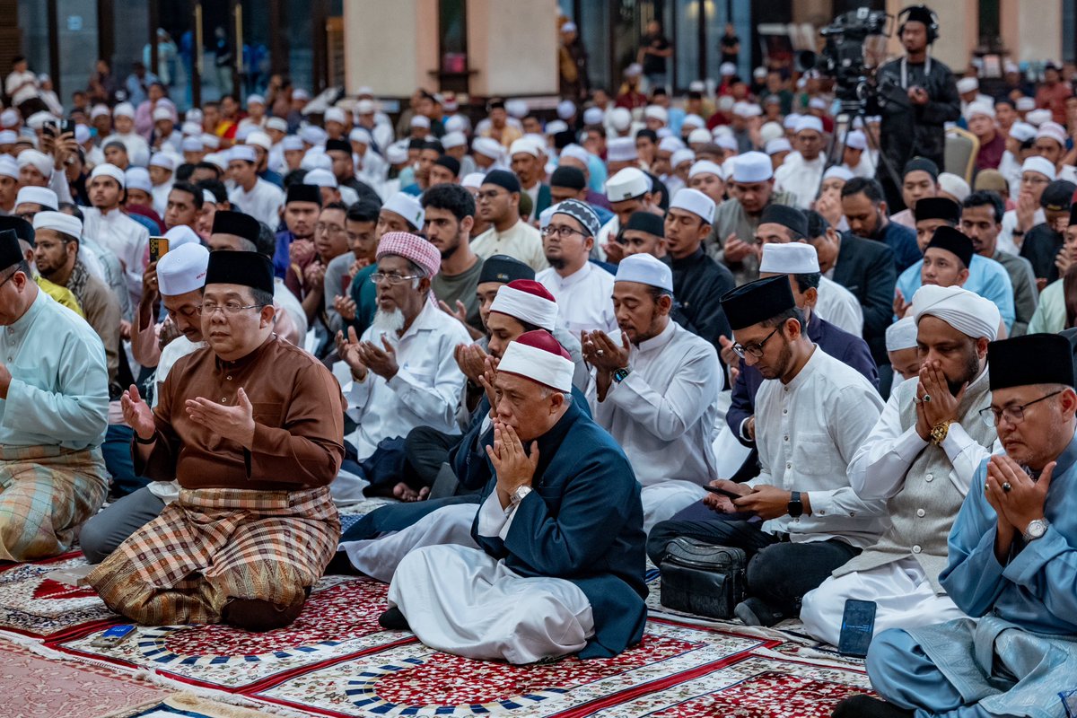 Alhamdulillah malam ini saya dapat menghadiri Majlis Perasmian dan Peluncuran Majlis Hadis Sahih Al-Bukhari Peringkat Kebangsaan di Masjid Putra, Putrajaya.

#MalaysiaMADANI