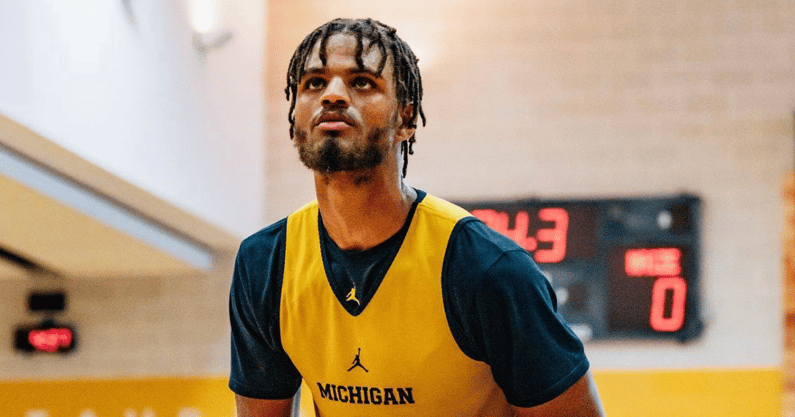 'Versatile' Tray Jackson 'accepting a big role' on the wing for Michigan basketball #GoBlue https://t.co/6gkKriA9ku https://t.co/W5MuT0NJ7y