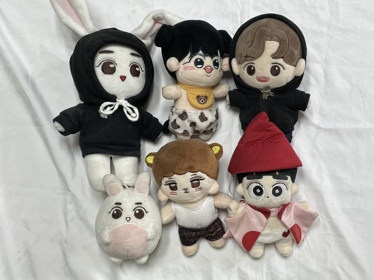 Cloud_B_88's tweet photo. 엑소 인형 양도 합니다

첫번째 사진 -> 각 1.1 / 진열만 해둔 것들
두번째 사진 -> 15cm 1.0 / 10cm 이하 0.8 / 면빵이 0.5 / 윗줄은 한 번 외출 나머지는 진열만

특전 X 🥺
일괄 또는 여러개 구매시 에눌 가능
배송비 따로

엑소 백현 수호 준면 찬열 세훈 카이 종인 디오 경우 exo doll sell https://t.co/BZUvfZgDPD