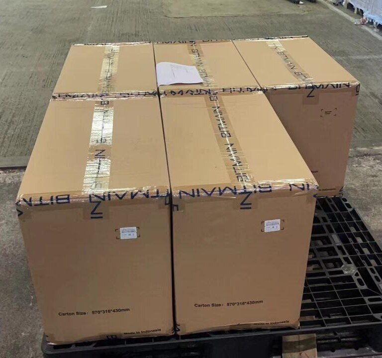 New miners ready to be plugged for a new client. ⚡

Our main goal is to decentralize #bitcoin mining, make it more sustainable and accessible to everyone through mining collocation. 🌐

If you want to buy miners, you can also contact us to have the best prices.