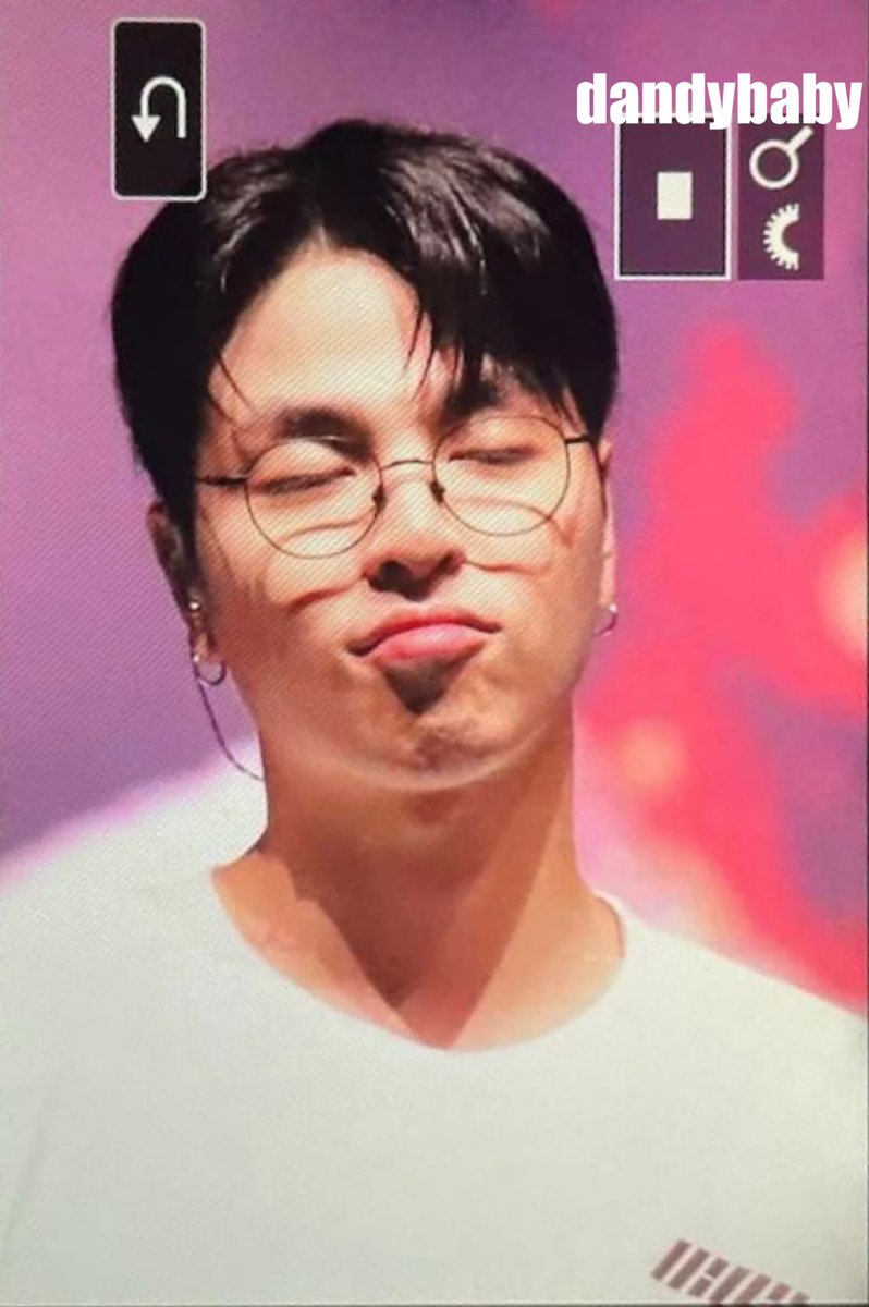 230722 TAKE OFF in KL
😗😗😗

#아이콘 #iKON 
#구준회 #준회 #JUNHOE #JUNE #ジュネ