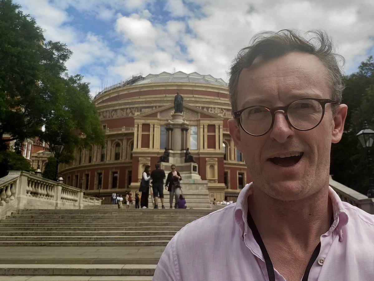 #BBCProms debut made this pm at the <a href="/RoyalAlbertHall/">Royal Albert Hall</a> to 6,000 marvellous children who now #loveopera. Kudos to the parents, <a href="/E_N_O/">English National Opera</a> and wonderful #horriblehistories team. Doing it again at 6pm...whoop!