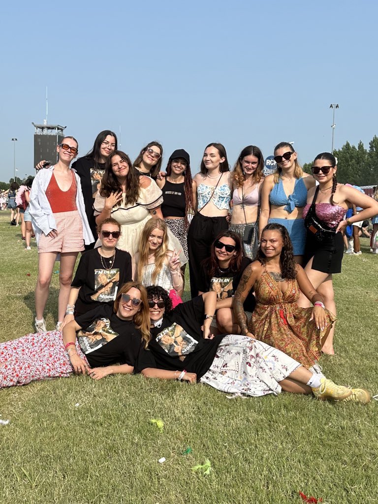 welcome to the final show!!!!!! (smiling through the pain)