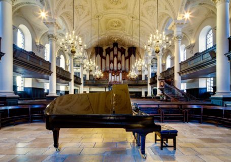 The stage is set.
Hear some beautiful music in a beautiful venue next Tuesday, performed by the astonishing pianist Tyler Hay.
Tickets available online, by calling on 020 7766 1100 or from the box office.

tinyurl.com/RhapsodyinBlue…

#stmartininthefields #solopiano #classicalpiano