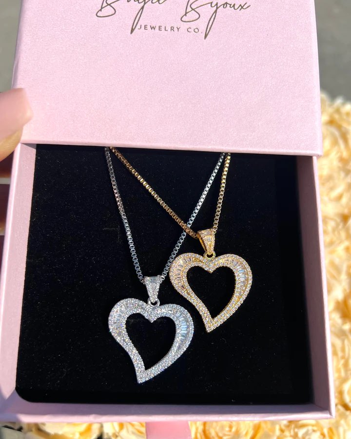 Raychelle_Obama's tweet photo. New Jewelry Styles | Shop Now! 💕@BoujeeBijoux 
https://t.co/e1Z0AY1Vhi https://t.co/CW3zlK4b9M