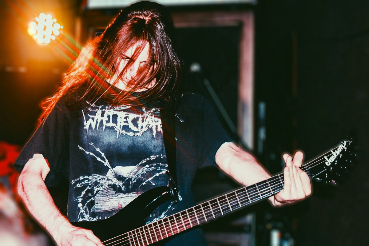 SHÜTTERFØXXi tweet media