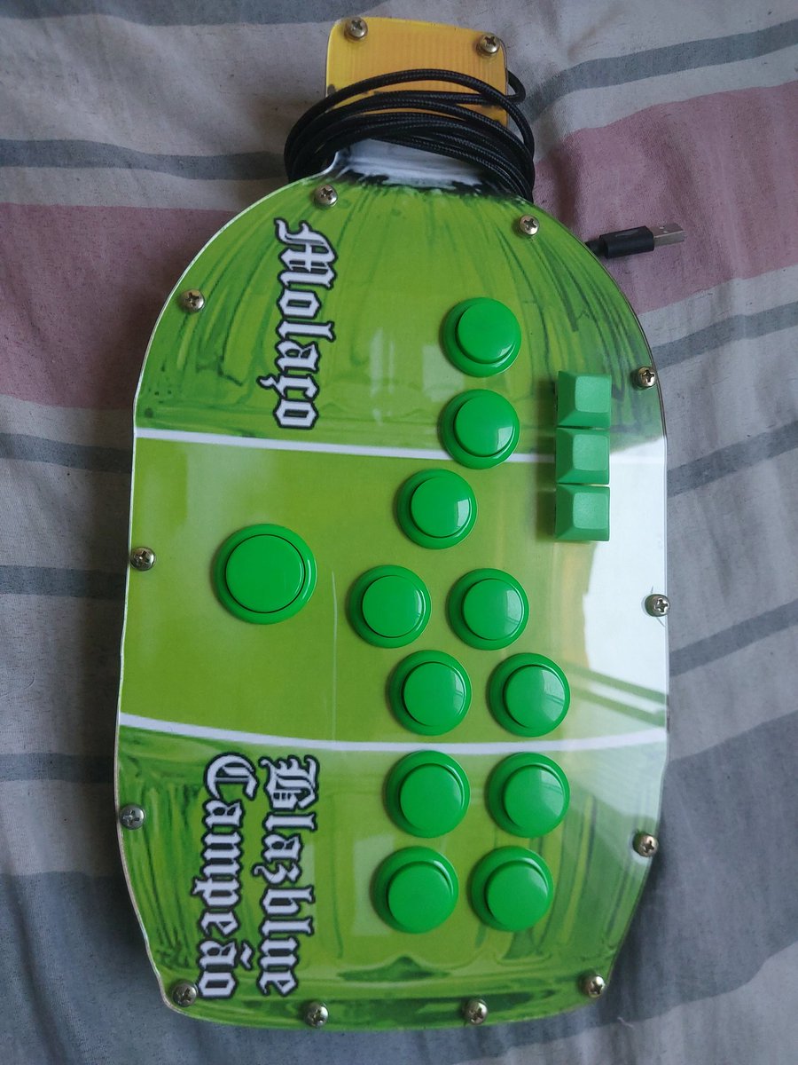 MillerRobert1's tweet photo. Chegou hoje aqui. Lembrança do primeiro off de Blazblue que ganhei, e mais que tudo um evento foda. Mal posso esperar pro próximo evento em BH, farei o máximo pra estar presente. https://t.co/CCnmfu1ndu