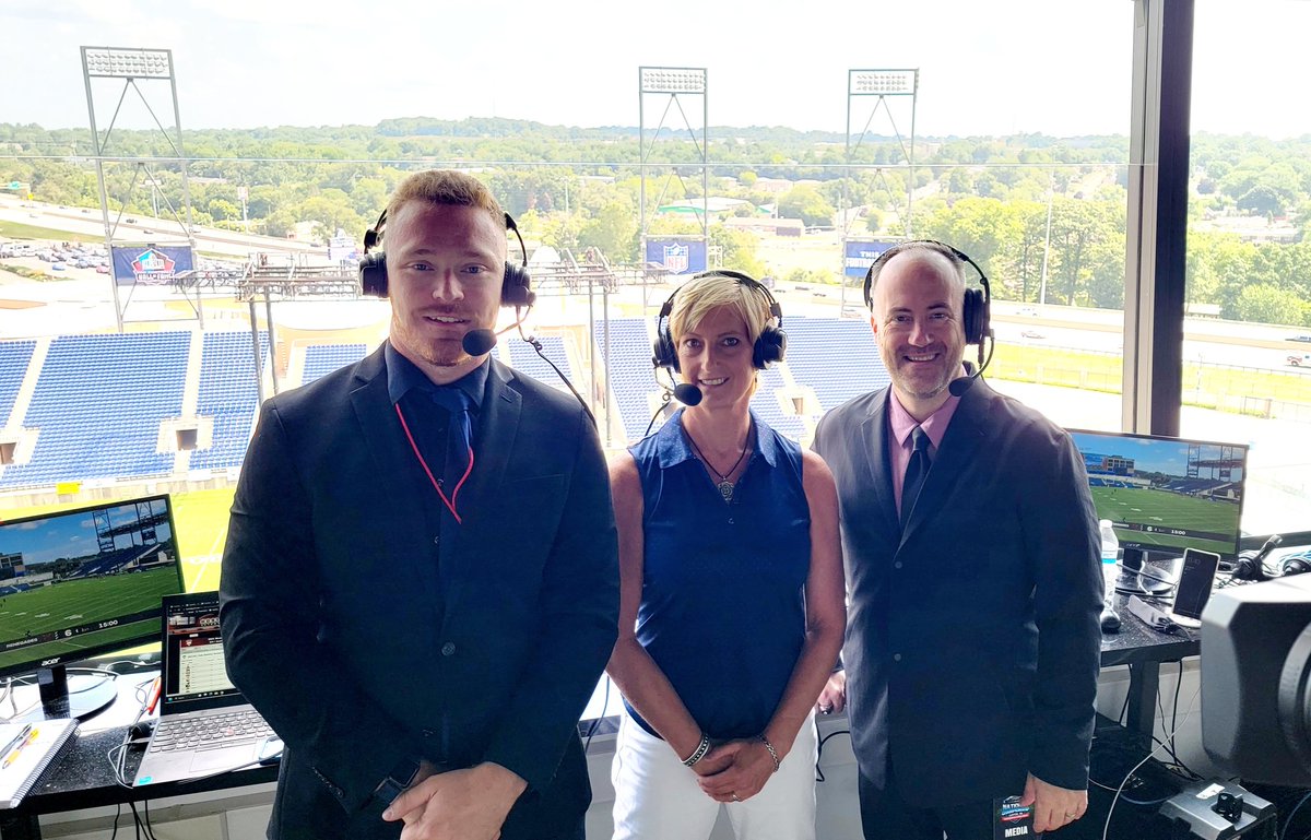 donnawilk33's tweet photo. The Women's Football Alliance national championship game is coming up at 1pm EST on ESPN 2. It's the Boston Renegades vs. the St. Louis Slam. Our live broadcast is coming up shortly. https://t.co/q0G9jzqvHw