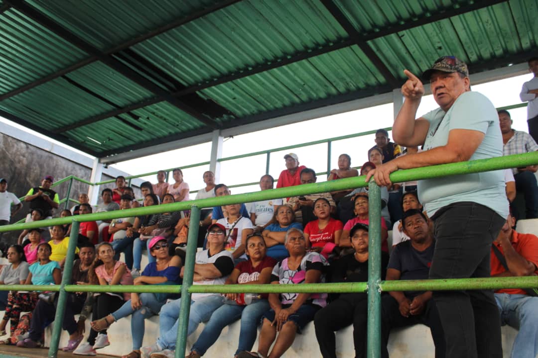 AturesPsuv's tweet photo. El EPM de #Atures realizó un fructífero encuentro con miembros de 12 UBCHS de la parroquia Luis Alberto Gomez de Puerto Ayacucho, garantizando la organización, la movilización y la evaluación constante de los planes para obtener futuras victorias.@dcabellor @RanderPena https://t.co/3OlqPOnlQr