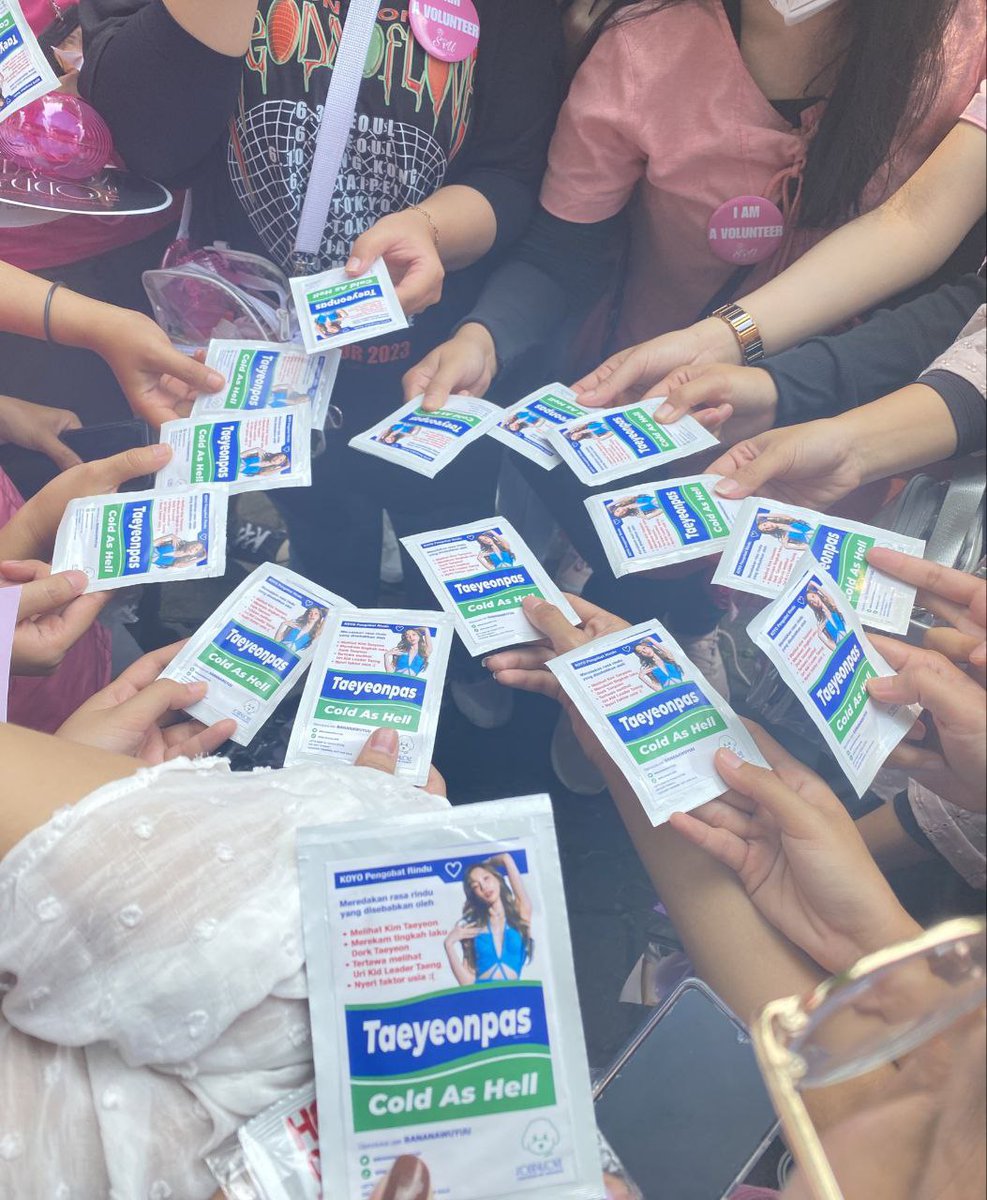 -STAR freebies di konser Taeyeon barusan ngakak bgt 😭🤣

Cr. @/Oursidae
