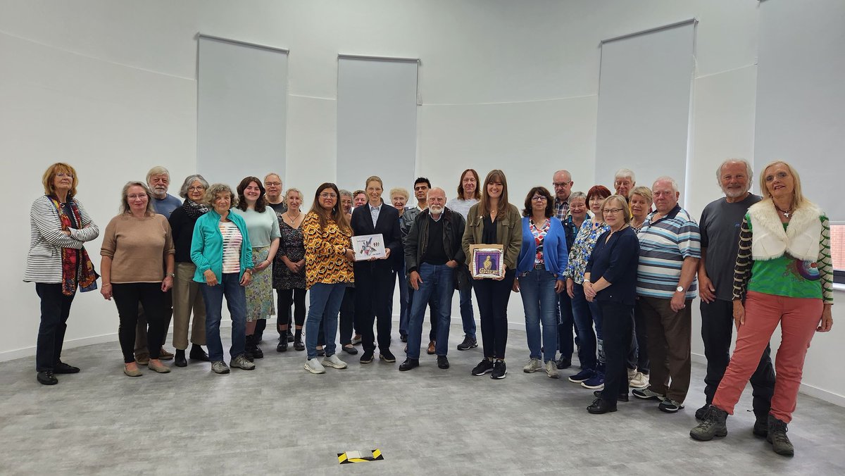 ruchitashaikh's tweet photo. Honoured to welcome Osnabruck residents @ArtcoreGallery7 #Derby Celebrating our commitment to #Diversity &amp; partnership working @Artcore_UK with Derby’s twinned city of #Osnabruck, Germany. 
Cultural exchange acts as catalyst for inspiring artistic expression &amp; innovative ideas. https://t.co/HERrFBtg1C