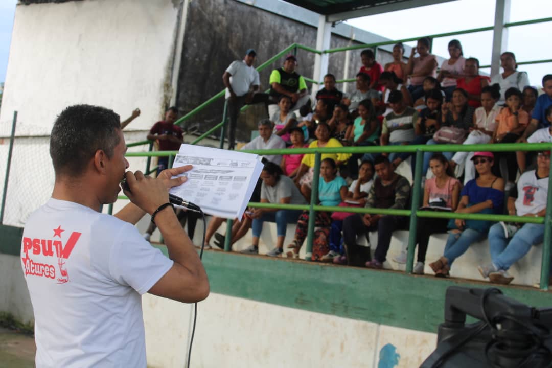 AturesPsuv's tweet photo. El EPM de #Atures realizó un fructífero encuentro con lideres de 12 UBCHS de la parroquia Luis Alberto Gomez de Puerto Ayacucho, garantizando la organización, la movilización y la evaluación constante de los planes para obtener futuras victorias.@dcabellor @RanderPena https://t.co/wDjF1YRwZK