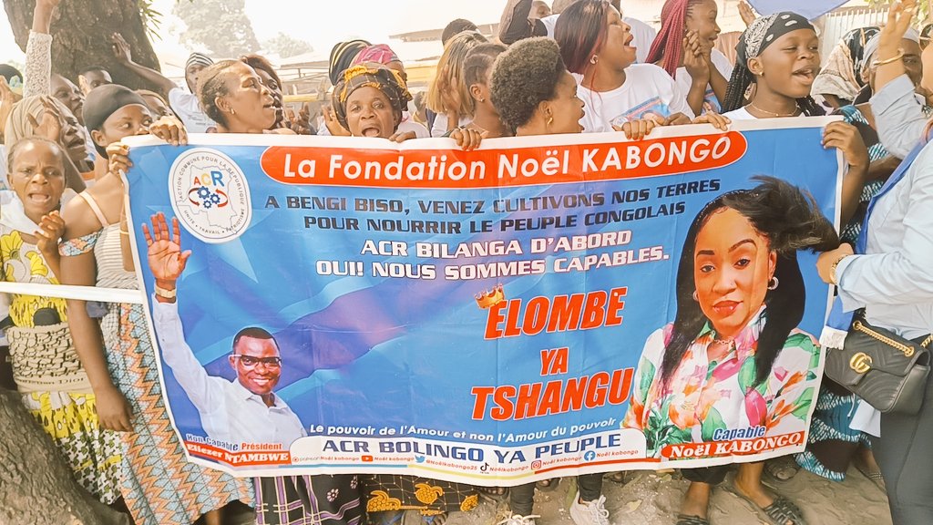 LarsenBenda's tweet photo. #Élections_2023 
Et Tshangu Dansa au Rythme de sa Reine 👑@NoelKabongo25, une des fauves du parti politik #ACR cher à l'hon @EliezerNtambwe0 a déposée sa Candidature à la Députat⁰ nat. Dans le district de la TSHANGU au rgpt #4Ac ce sam. 22/07 avec une foule Terrible. https://t.co/rDd0oqp9Pc