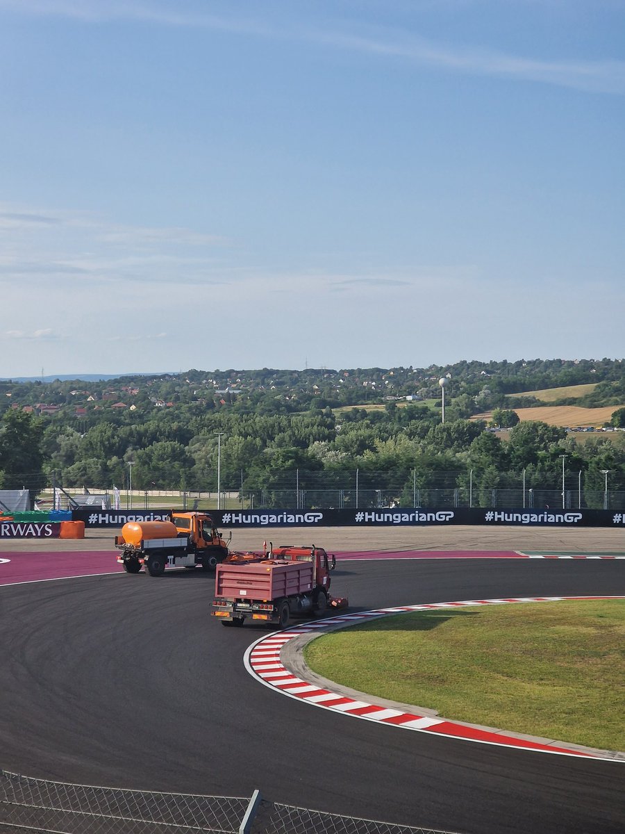 TommoMcCluskey's tweet photo. Norris goes wide, THROUGH GOES LECLERC https://t.co/IPRRWU1E8W