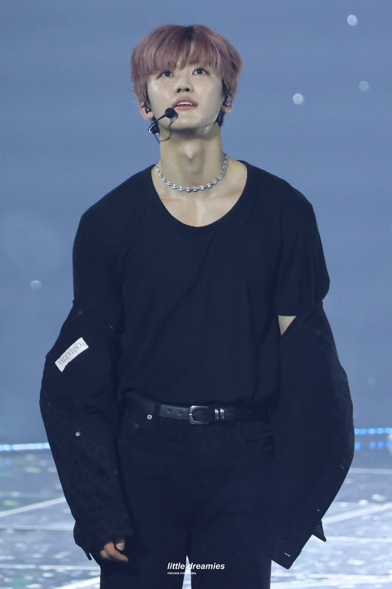 บอกแล้วอย่าใส่เสื้อดำ มันหล่อ