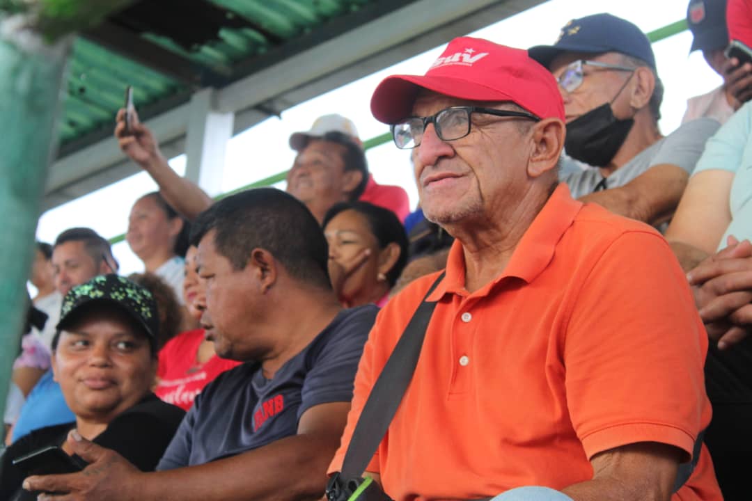 AturesPsuv's tweet photo. El EPM de #Atures realizó un fructífero encuentro con lideres de 12 UBCHS de la parroquia Luis Alberto Gomez de Puerto Ayacucho, garantizando la organización, la movilización y la evaluación constante de los planes para obtener futuras victorias.@dcabellor @RanderPena https://t.co/wDjF1YRwZK