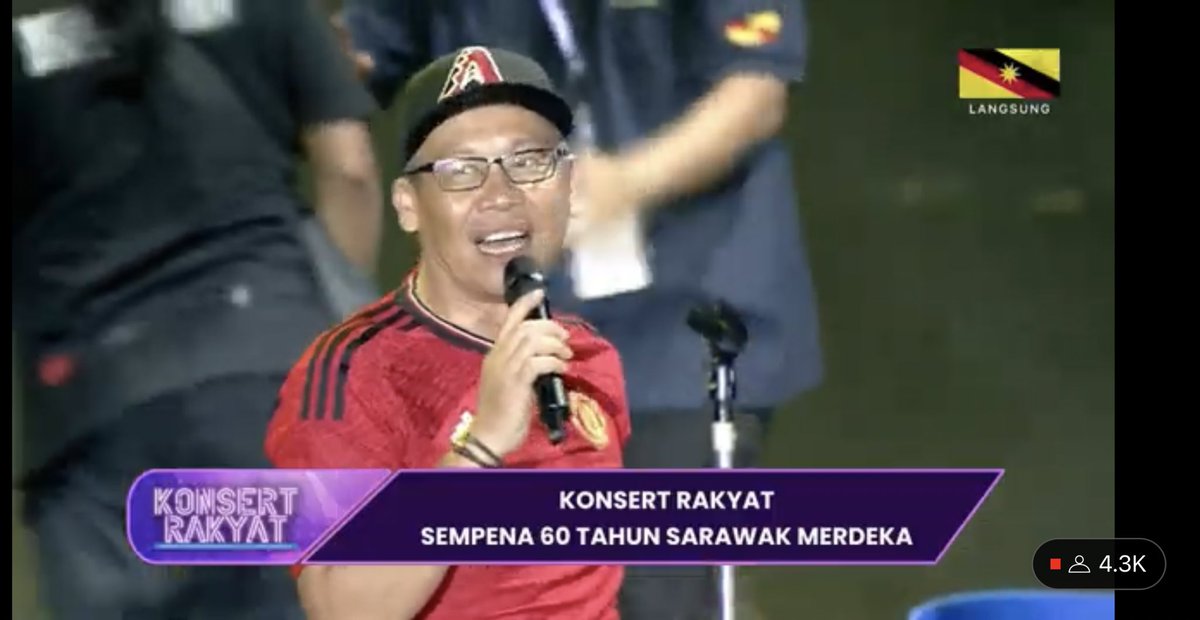cyrildason's tweet photo. Chill jak Sarawak buat event. Ucapan Menteri macam gitu gitu ja.. siap suruh saport MU 🤣

Personally love the vibe and I think I can rightly say "Sarawak does makes it better" https://t.co/PLPiI3vTt0