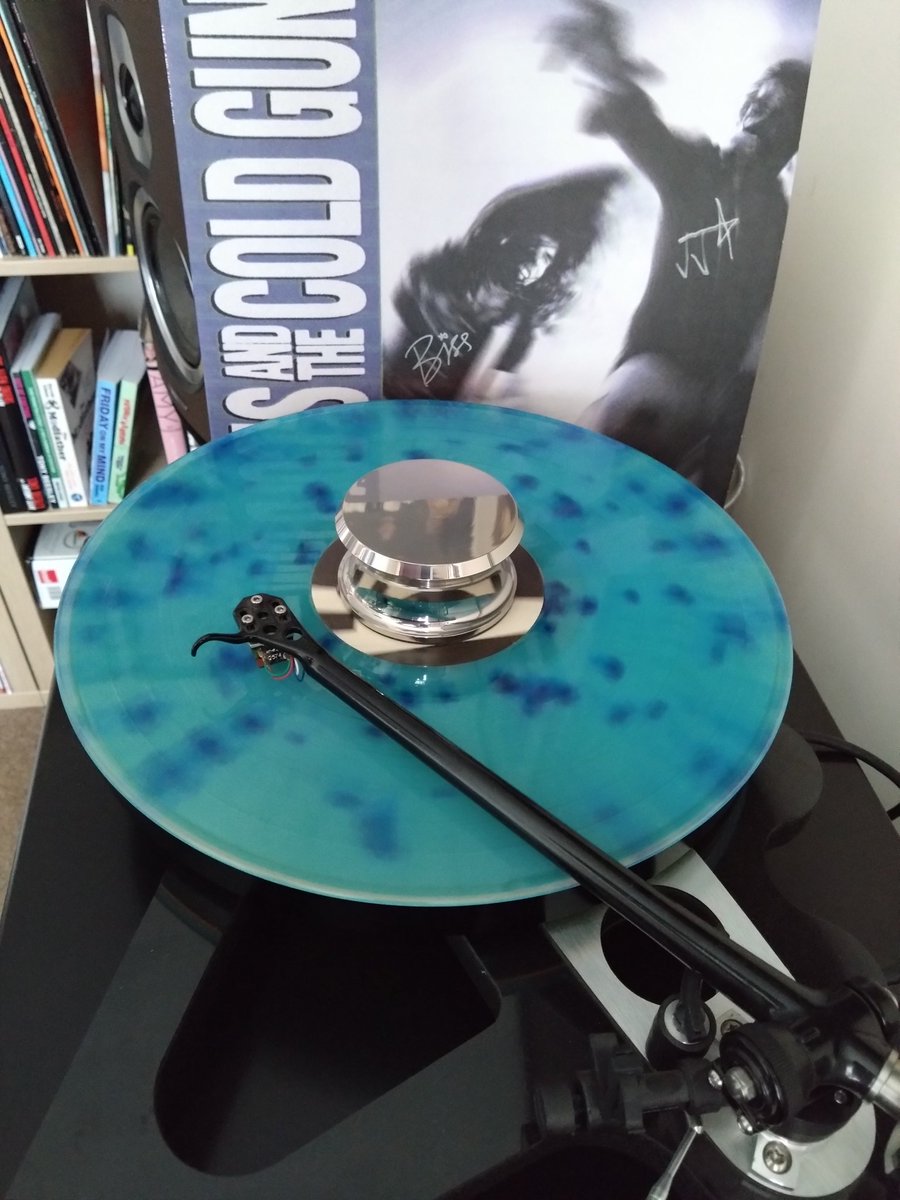 Been waiting for an age for this to arrive, doesn't disappoint!! @andthecoldgun_ <a href="/TownsendMusicUK/">Townsend</a>