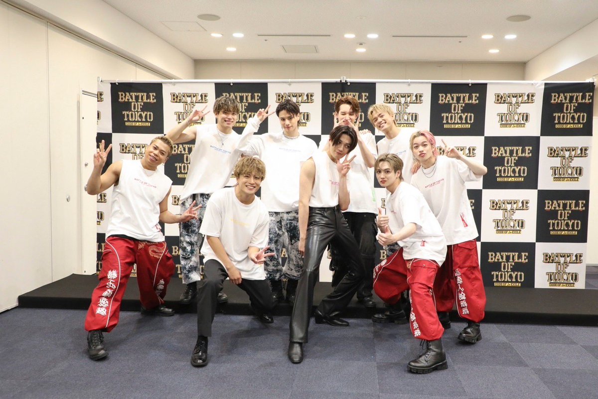 psyfe_official's tweet photo. #BATTLEOFTOKYO
～CODE OF Jr.EXILE～

🔫SAITAMA DAY-2💰

終演後の記念写真撮影会は
なんとチームシャッフルです📸⚡️
集合写真はこちら😆

会場でBOTのニューアルバムを購入すると
当たるチャンスが🎁✨

#BATTLEOFTOKYO でしか見られないスペシャル企画、ぜひ会場でお求めください💿

https://t.co/QmVYG0cNNx

#PSYCHICFEVER ≠ #DUNGBEATPOSSE
@BattleOfTokyo
@generationsfext @therampagefext
@fantastics_fext @ballistik_fext @psyfe_member