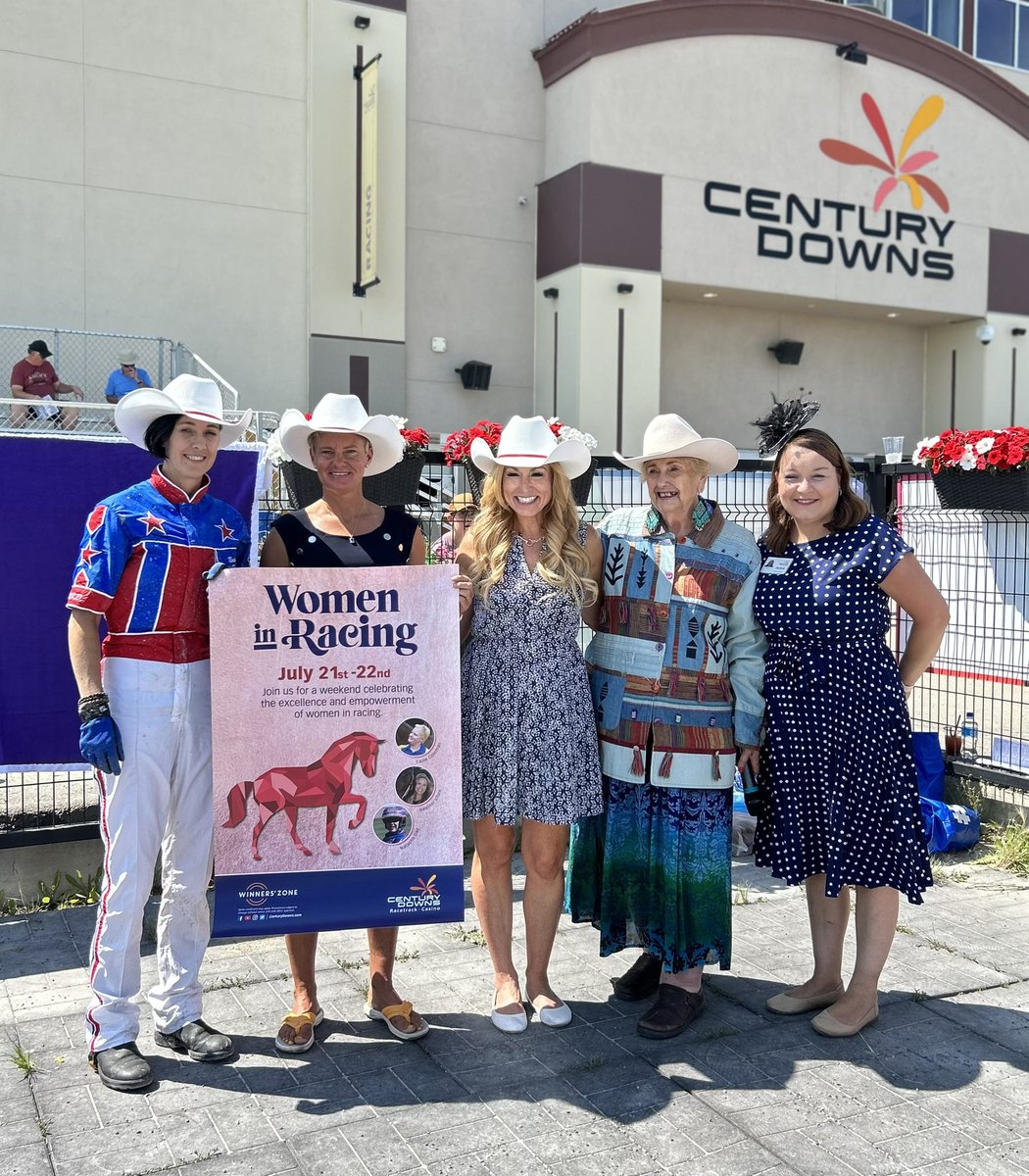 Elaine Bauman from Tourism Calgary commemorated me, Natasha Day &amp; Casie Coleman honorary Calgarians here at <a href="/CenturyDowns/">Century Downs</a>!!!! 😁🇨🇦👍🏻 yeeehawwww!