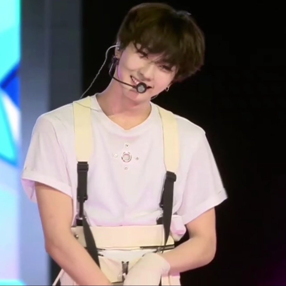 jollywonie's tweet photo. Jungwon is the prettiest person that ever exist, how is he even real https://t.co/j7gQRad2Dp
