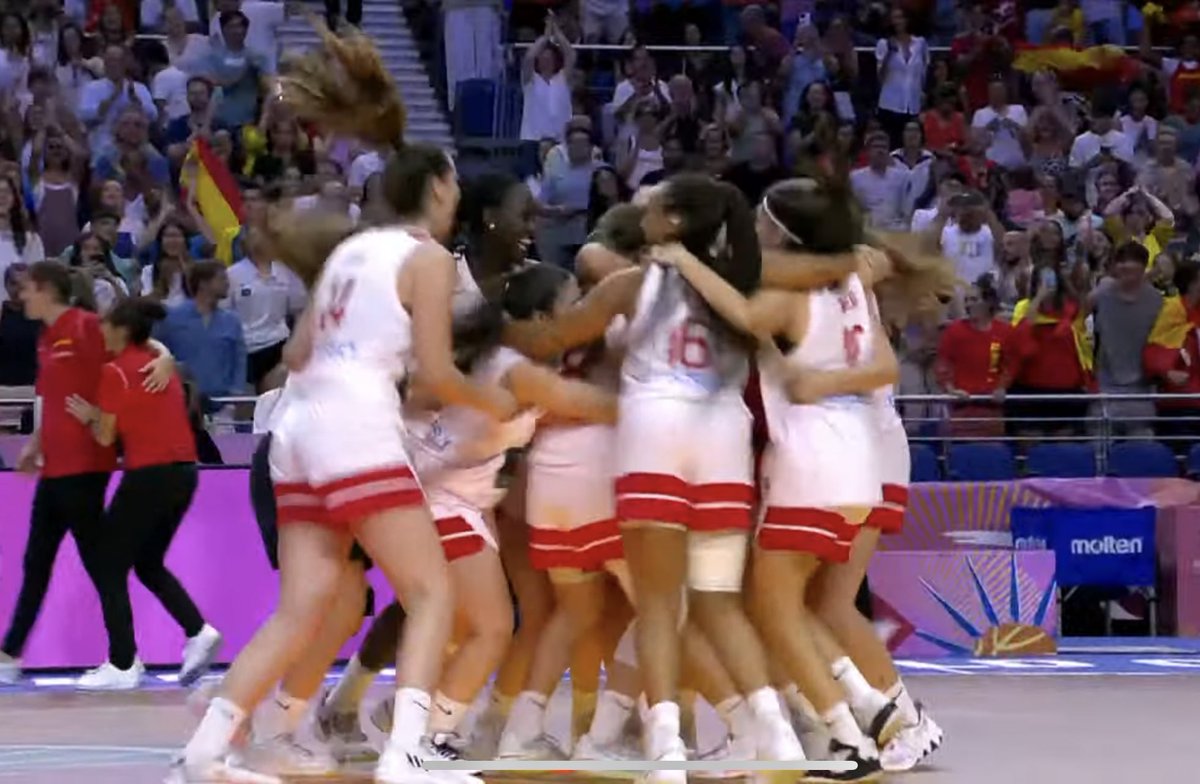 rudy5fernandez's tweet photo. Otra final más @BaloncestoESP  ESPECTACULAR #seguimos https://t.co/YZ2fsafbp5