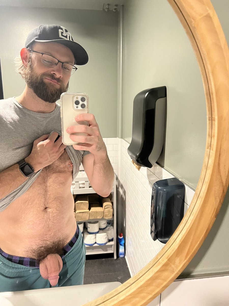 Quick break from moving 😬 onlyfans.com/Kmsphx89