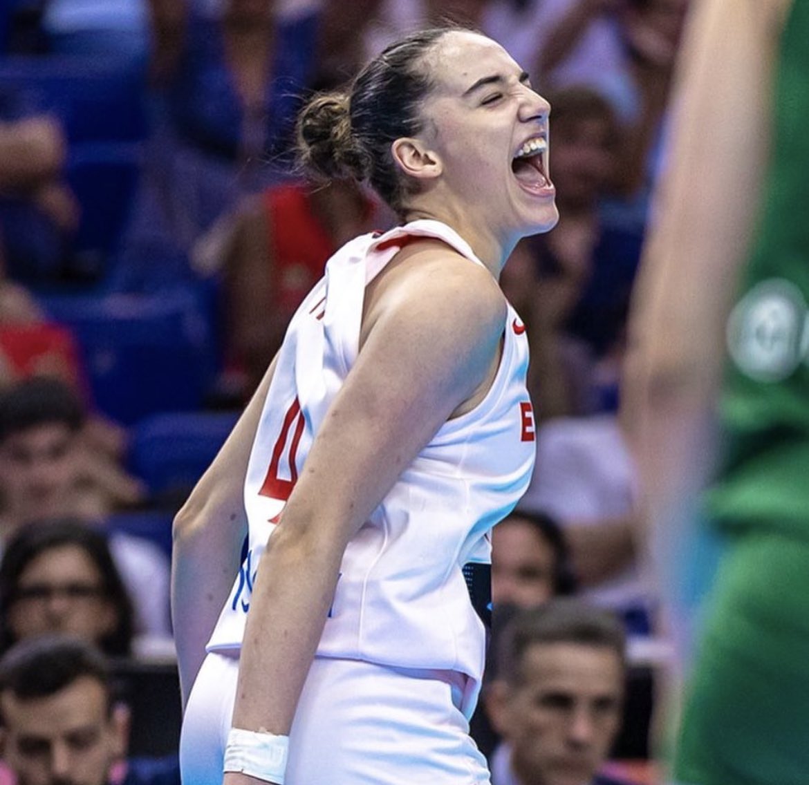 🇪🇸 Iyana Martin en la semifinal del Mundial #FIBAU19:

𝟐𝟒 𝐩𝐮𝐧𝐭𝐨𝐬
𝟒 𝐫𝐞𝐛𝐨𝐭𝐞𝐬
𝟓 𝐚𝐬𝐢𝐬𝐭𝐞𝐧𝐜𝐢𝐚𝐬 
𝟐 𝐫𝐨𝐛𝐨𝐬
𝟎 𝐩𝐞́𝐫𝐝𝐢𝐝𝐚𝐬
𝟐𝟐 𝐝𝐞 𝐯𝐚𝐥𝐨𝐫𝐚𝐜𝐢𝐨́𝐧

Ha tirado 10 tiros libres en los últimos 11 segundos. Ha metido SIETE.