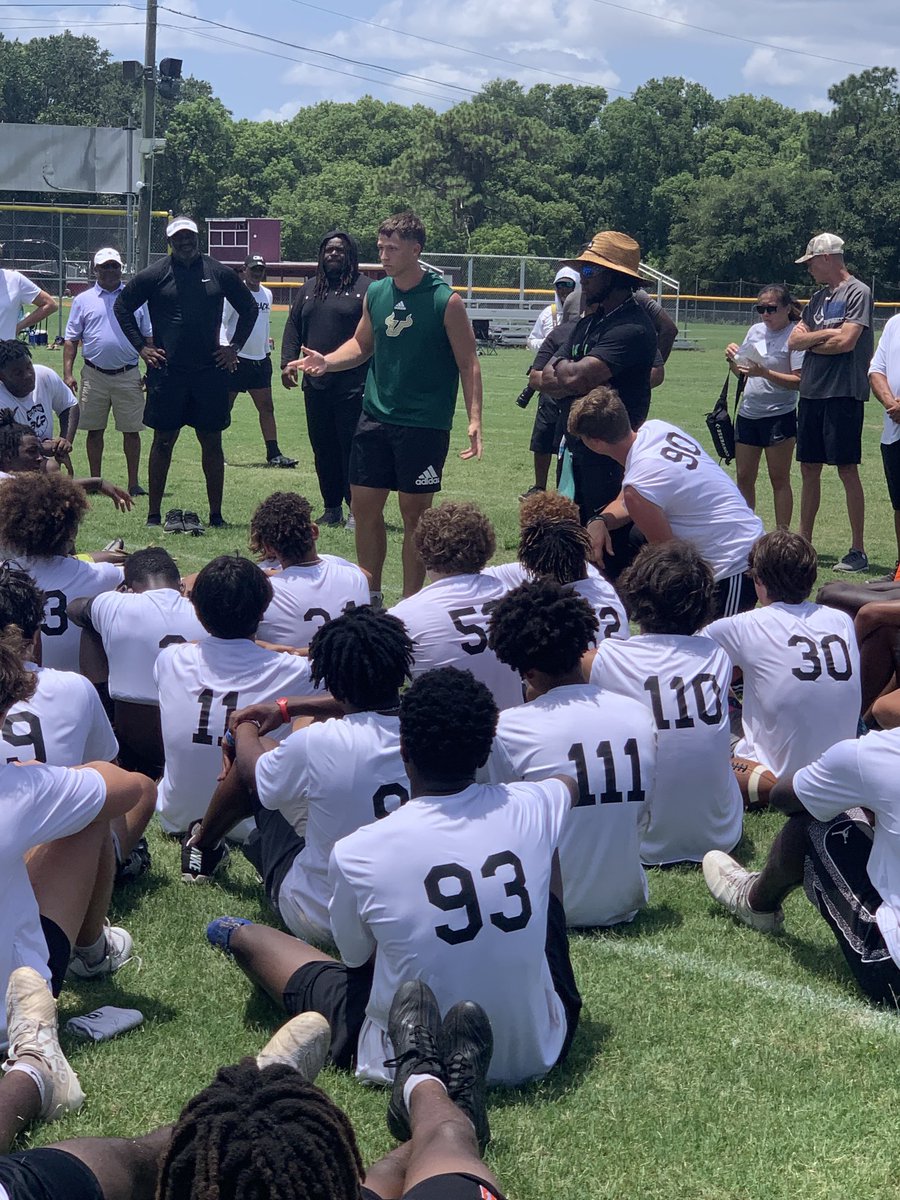Awesome to see a former player ⁦<a href="/christianhelms_/">Christian Helms</a>⁩ giving back to the community ⁦<a href="/BigCountyPreps1/">BCP SPORTS</a>⁩ today!
#StrongerTogether