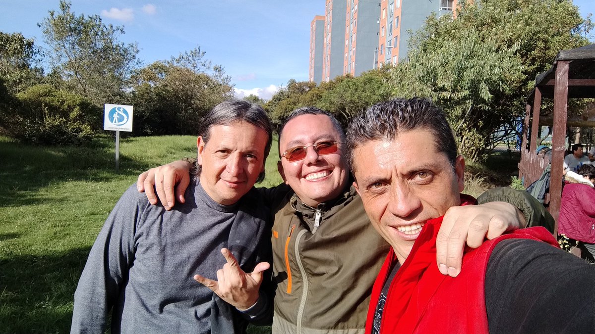 FabianPertuz3's tweet photo. @alejotor33 Aquí con mis panas Alejo el burro y Miguel Gil, por la defensa de los humedales! @VargasSilvaMV @JuanKarloslos https://t.co/7bR6CSbu3O