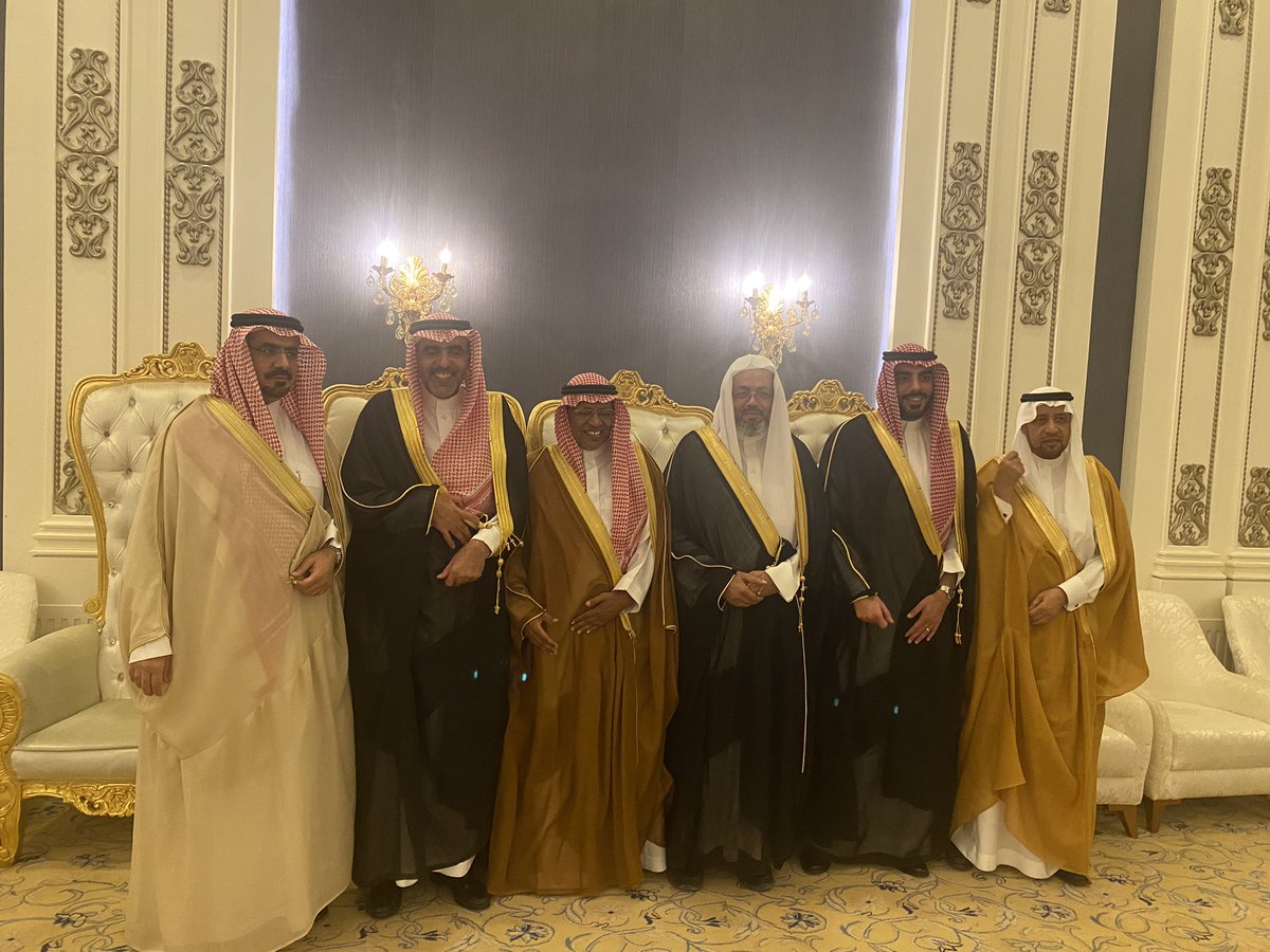 aldaawda's tweet photo. شاركت هذه الليلة ١٤٤٥/١/٤هـ في حفل زواج عبد العزيز بن أخي حمد بن زيد آل جليميد على كريمة ناصر بن عبد الله الضيدان بمدينة الرياض   وسط حفاوة من إخوته وأبناء عمومت�� وجمع من المعارف والأصدقاء فبارك الله له وبارك عليه وجمع بينهما في خير . ومبارك للأسرتين الكريمتين. https://t.co/rBoqfVFGRI
