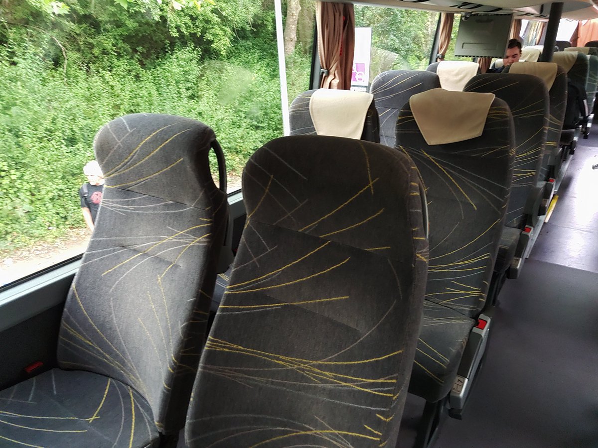 Aktuell fährt zwischen Stuttgart Hbf und Waiblingen ein buntes Potpurri an Ersatzbussen im 5-Minuten-Takt. Zum Einsatz kommen offenbar auch ehemalige Postbusse austrianischer Provinienz.