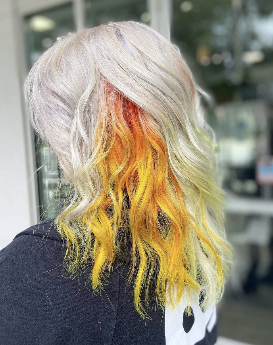xCaliGrrlx's tweet photo. Hair done before surgery and put some fire in it to channel my inner fireheart Aelin. https://t.co/k1Elpi4CM8