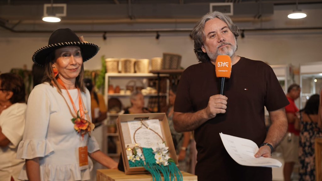 PROCOLOMBIACO's tweet photo. Así ha sido nuestro paso por el Miami International Fine Arts en el marco de #ExpoartesanoMiami 🇺🇸, espacio en que 21 artesanos muestran la oferta de nuestro país 🇨🇴. 

Vea más acá ⬇️ https://t.co/ddOKt1B0FY