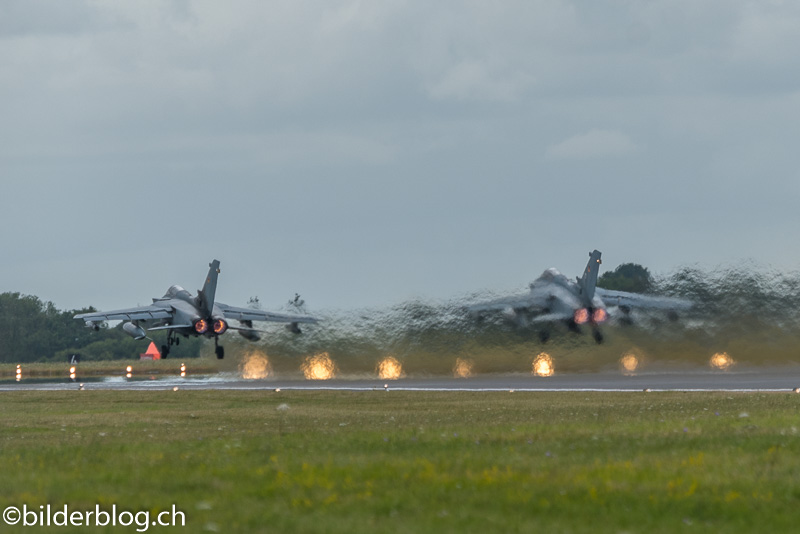 bilderblog's tweet photo. German Luftwaffe Tornado IDS and Tornado ECR double takeoff
RIAT 2023, RAF Fairford, England

#RIAT #RIAT2023 #RIAT23 #avpic #aviationpic #avnerd #jetphotos #aviationpic #avgeek #aviationphoto #aviationpics #aviationphotography  #fighter #fighterjet #militaryaviation https://t.co/dNLGipvhrq