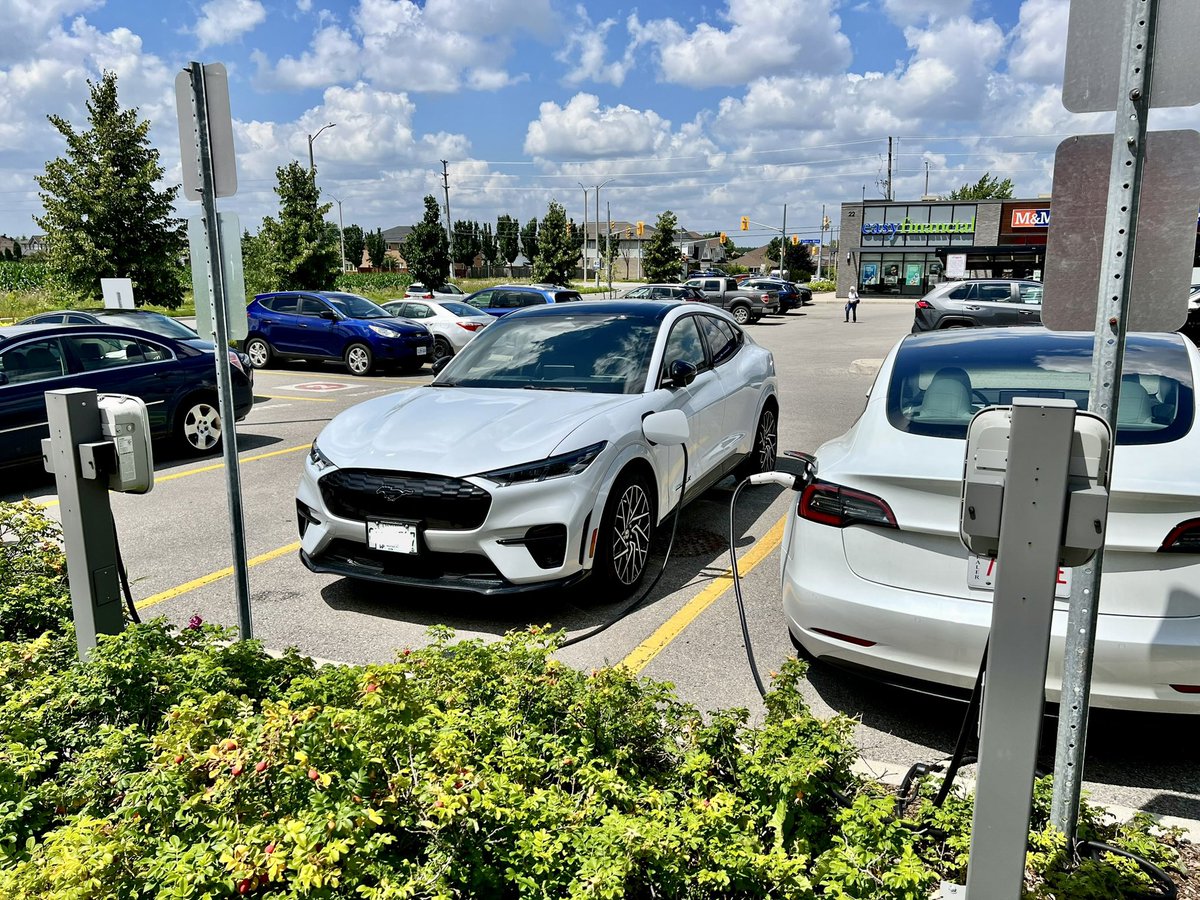 Enjoying some complementary charging while shopping at our local grocery store with our @FordCanada @Ford  Mustang Mach E.  
#MustangMachE https://t.co/xWIfQmStvM