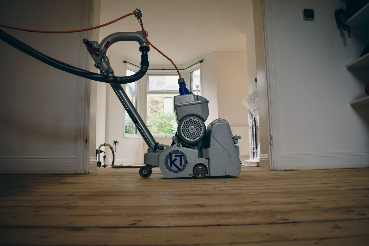TFBuilding's tweet photo. Property renovation floor sanding in skipton this week. Fresh fell to and old floor. 

https://t.co/rJnnFmwneX

#floorsanding #woodfloorsanding 
#joiner #skipton #northyorkshire #ilkley #harrogate https://t.co/QFerdjvqYi