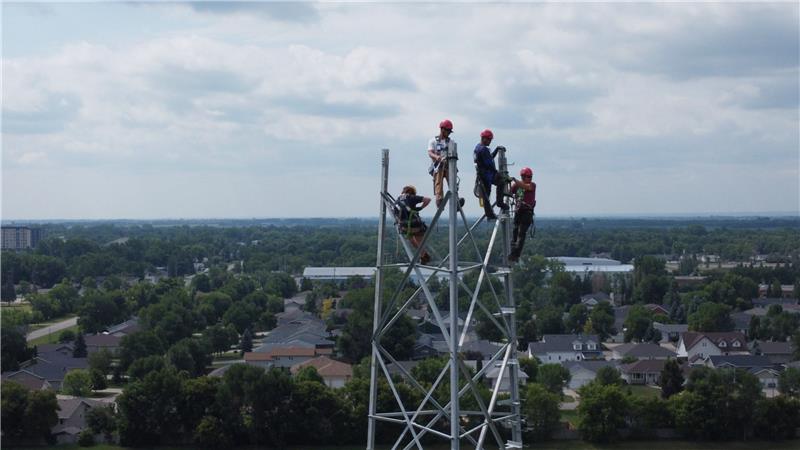 We've got to shout out to our amazing employees from Valley Fiber's Fixed Wireless Division.

They braved the heights above Valley Fiber HQ to assemble our newest tower.

It's a tough job, but their work sure makes for some great photo opportunities!